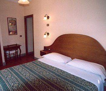 Paradise Hotel 2*